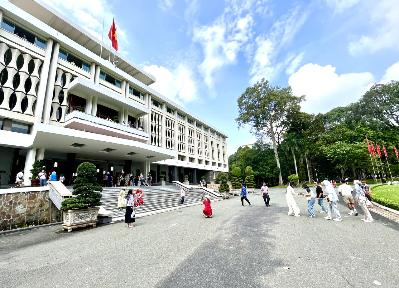 Dinh Độc Lập - Giá vé và thời gian mở cửa Dinh Độc Lập