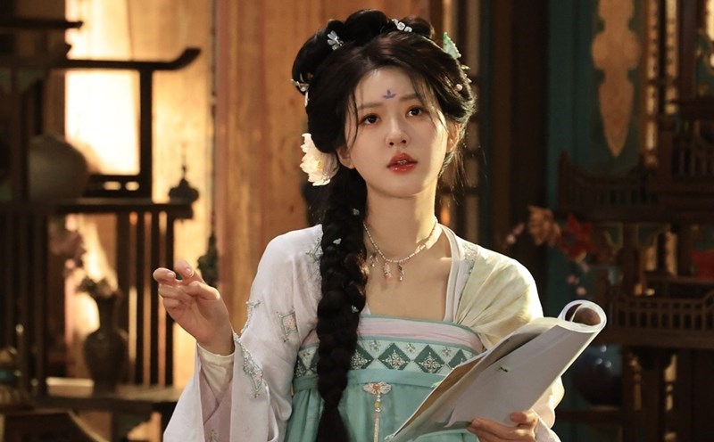 Triệu Lộ Tư được mệnh danh là "Nữ thần cổ trang" thế hệ mới của màn ảnh Hoa ngữ.