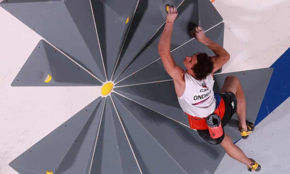 Bouldering là một phần quan trọng của môn leo núi kết hợp tại Thế vận hội, đòi hỏi sức mạnh và trí tuệ.