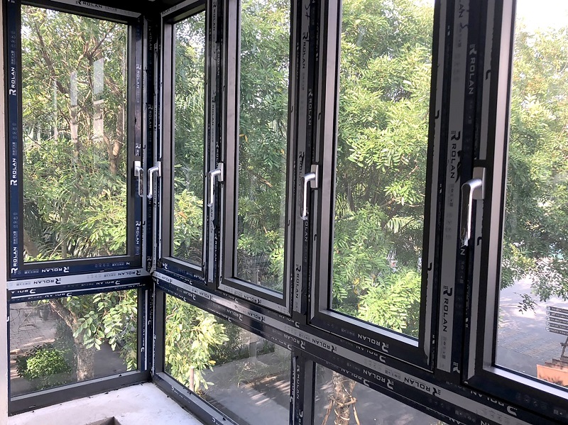 Sự đa dạng về màu sắc giúp cửa nhôm Rolan dễ dàng hòa hợp với mọi phong cách nội thất.