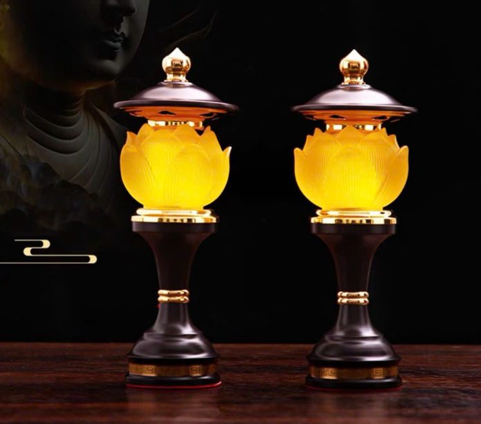 den-tho-hoa-sen Đèn Thờ Hoa Sen: Vẻ Đẹp Thanh Tịnh Và Ý Nghĩa Phong Thủy Sâu Sắc