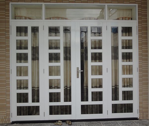 Lựa chọn đơn vị thi công uy tín sẽ đảm bảo chất lượng và tối ưu tổng giá cửa nhôm kính.