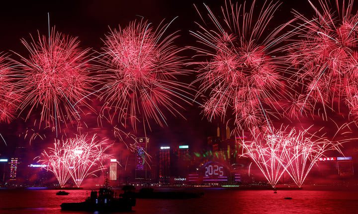 Chúc Tết và mừng tuổi là một trong những phong tục đẹp nhất trong ngày đầu năm mới.