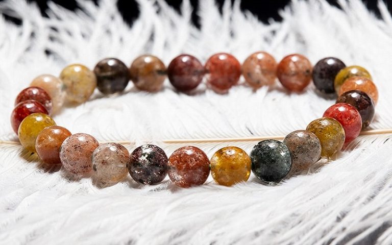 Vòng Đá Phong Thủy: 5 Cách Chọn Vòng Hợp Mệnh Kích Hoạt Tài Lộc