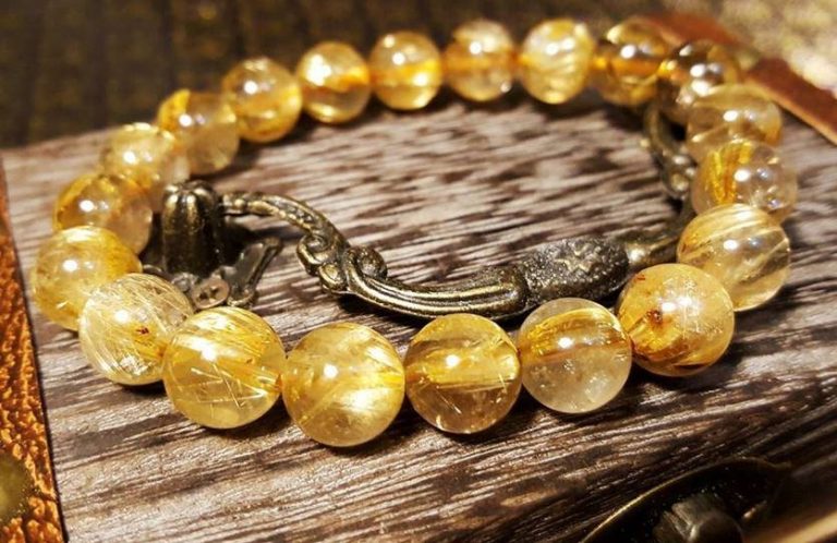 Vòng Tay Phong Thủy: 5 Nguyên Tắc Chọn Vòng Hợp Mệnh Hút Tài Lộc