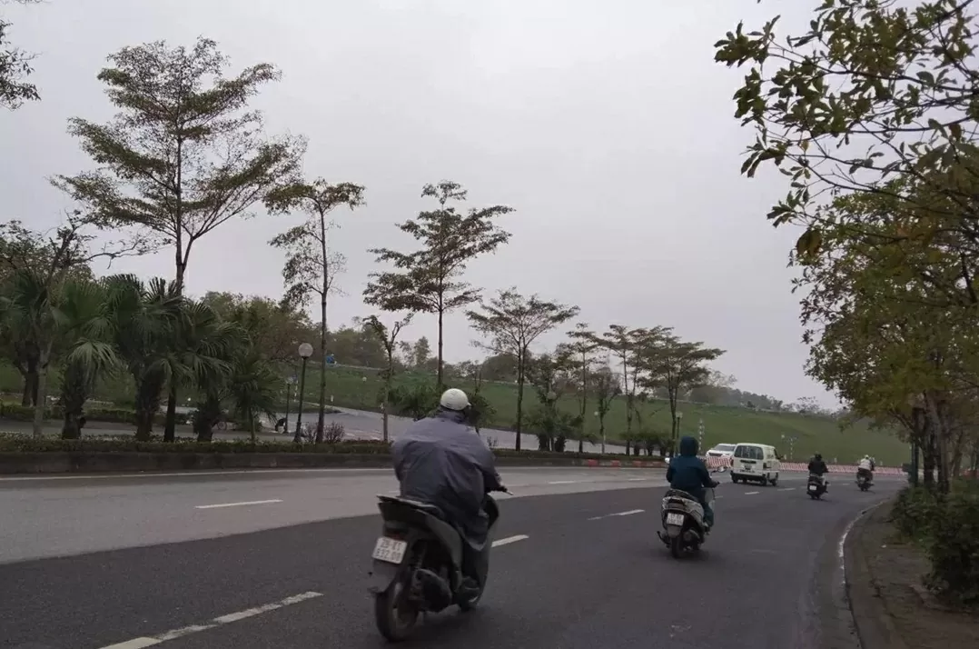 Thời tiết Hà Nội - Độ ẩm cao làm nóng hơn vào hè và lạnh hơn khi trời rét