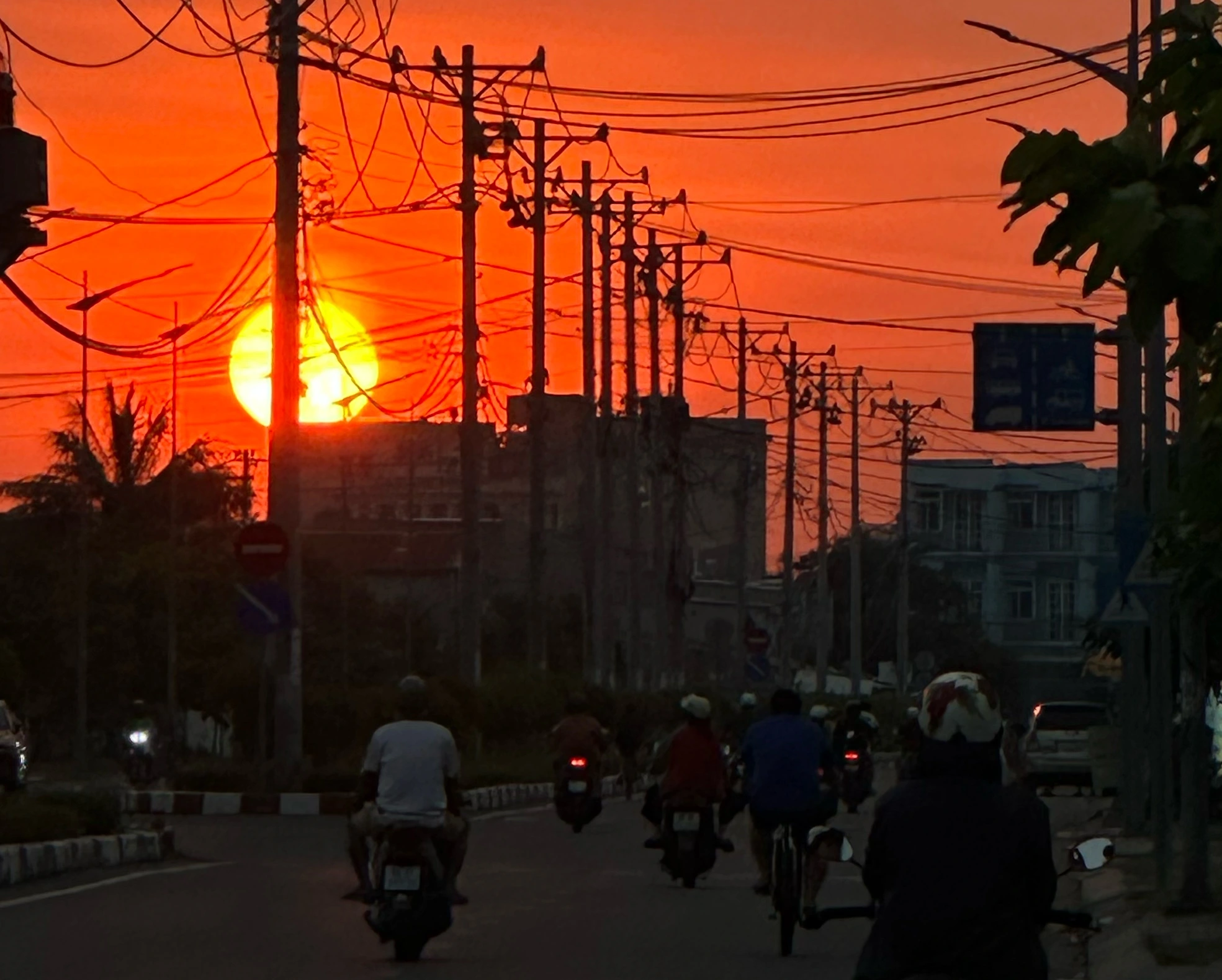 Mặt trời lặn hôm nay - Đừng quên kiểm tra vị trí và múi giờ